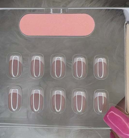 CLASSIC WHITE FRENCH TIP