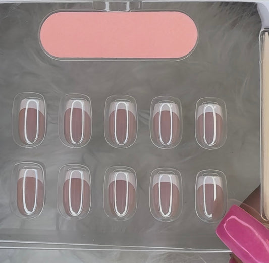 CLASSIC WHITE FRENCH TIP